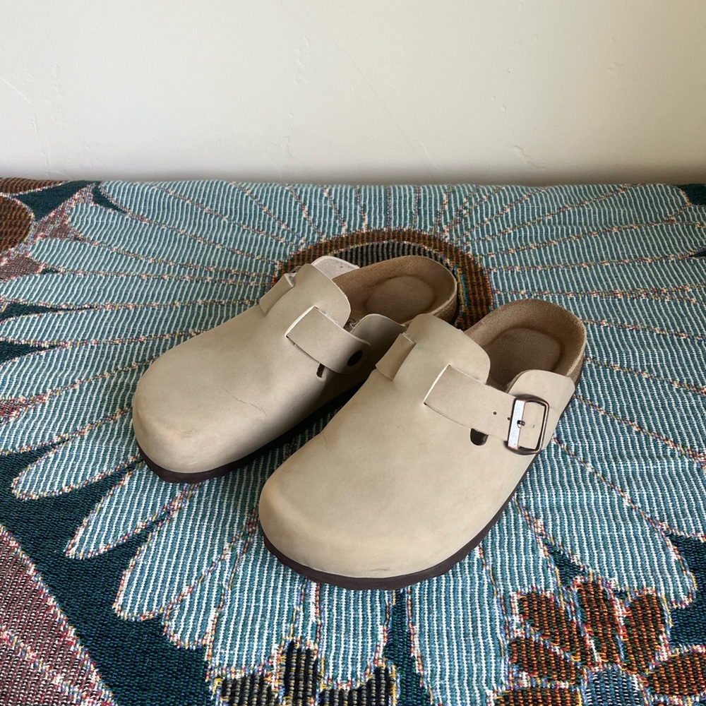 CUSHIONAIRE Women's Hana Cork Footbed Clog | size 6 in Stone / light taupe
